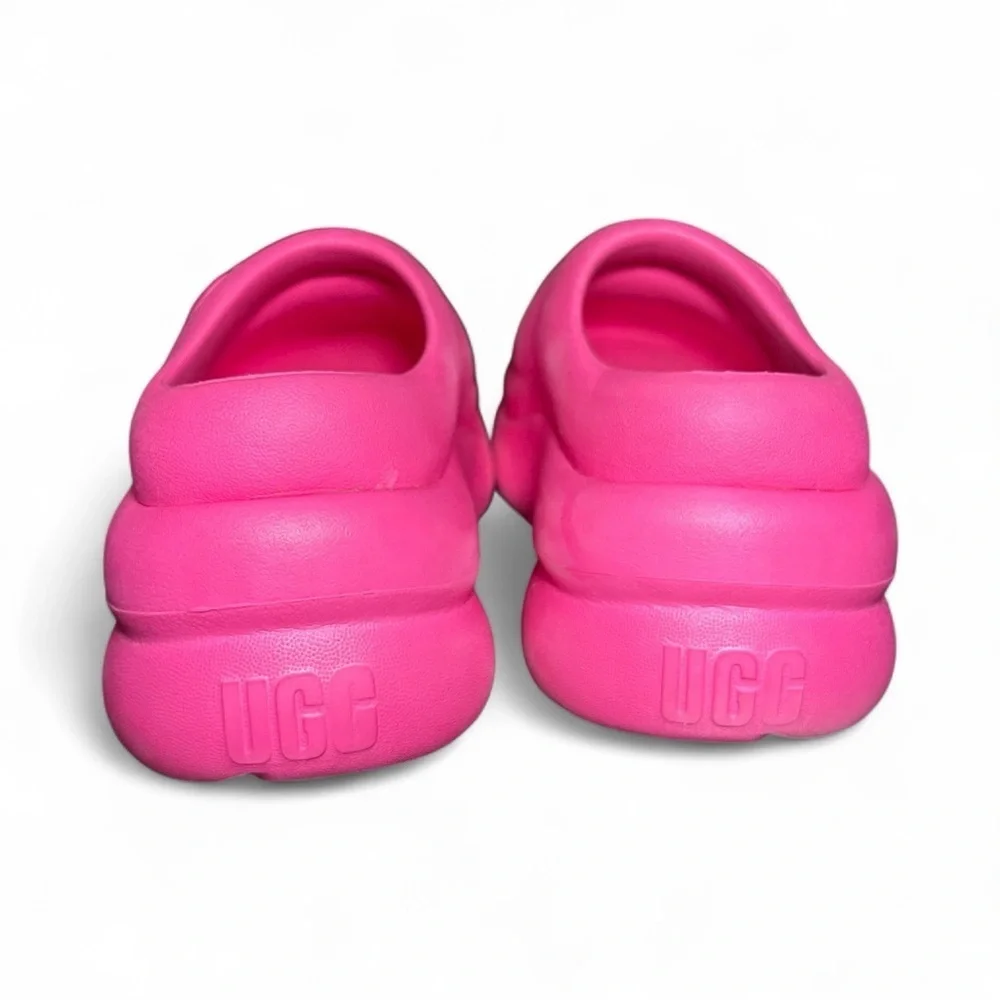 UGG bright fun